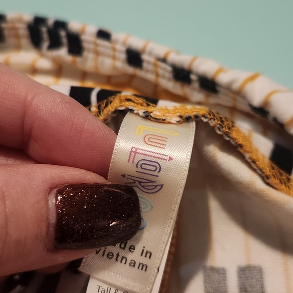 Lot of LuLaRoe Tall & Curvy Leggings - Picture 8 of 8